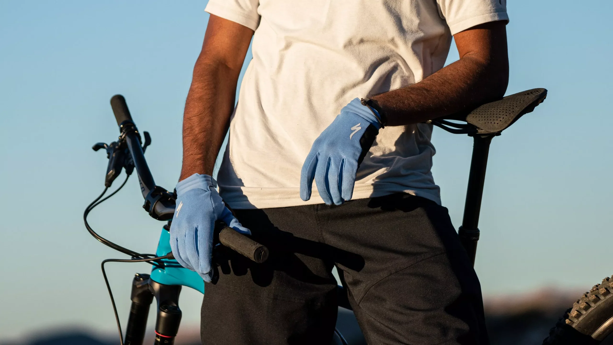 Magasin De Gants 31 Magasin De Gants -Magasin De Gants 67121 403 GLV TRAIL GLOVE LF MEN SKYBLU M Lower Carousel 3 scaled